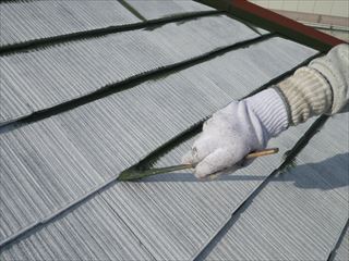 屋根刷毛塗り