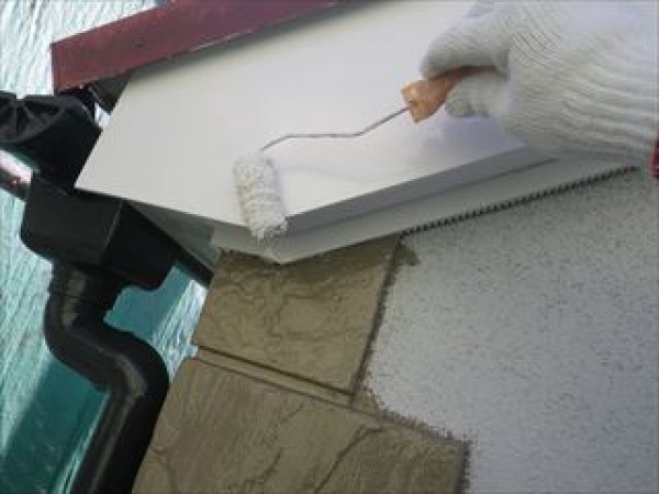 神戸市垂水区　M様邸　付帯部の上塗り1回目と外壁補修サムネイル