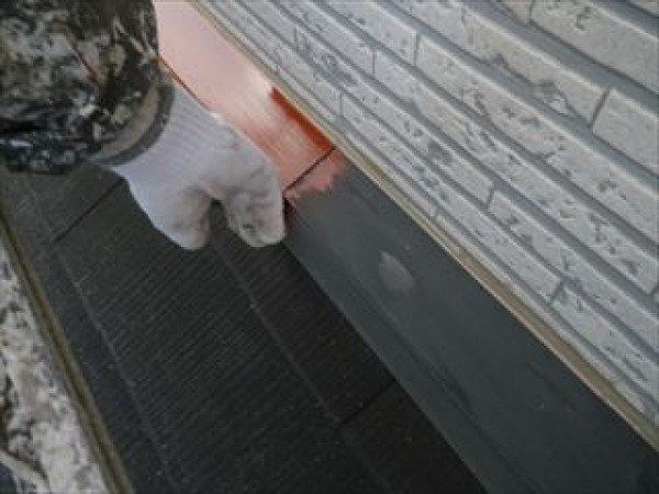 神戸市西区　O様邸　外壁塗装・屋根塗装工事　付帯部分の下塗りと上塗り1回目サムネイル