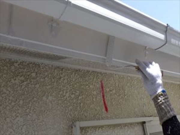神戸市垂水区　S様邸　外壁塗装屋根塗装工事　付帯部の上塗り1回目サムネイル