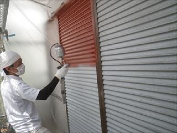 神戸市須磨区　K様邸　外壁塗装屋根葺き替え工事　雨戸の吹き付け塗装サムネイル