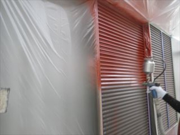 神戸市長田区　D様邸　外壁塗装屋根塗装工事　雨戸の吹き付け塗装サムネイル