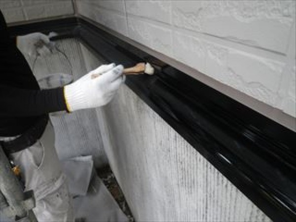 神戸市西区　n様邸　外壁塗装・屋根塗装工事　付帯部下塗りと上塗り1回目サムネイル