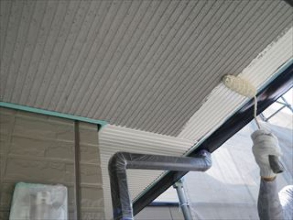 神戸市西区　n様邸　外壁塗装・屋根塗装工事　1階外壁の下塗りと中塗りサムネイル