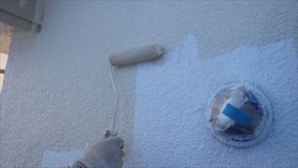 神戸市垂水区　T様邸　外壁屋根改修工事　外壁塗装上塗り1回目サムネイル