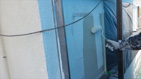 神戸市垂水区　T様邸　外壁屋根改修工事　外壁塗装下塗り微弾性ﾊﾟﾀｰﾝ塗りサムネイル