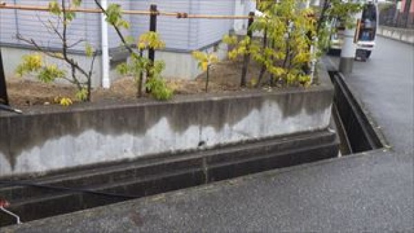 神戸市西区　空き家の塗り替え　先行土間洗浄サムネイル