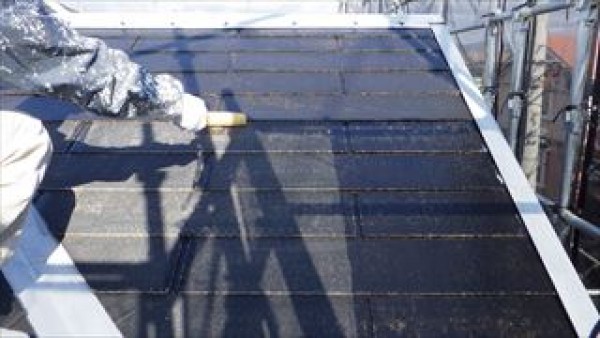 神戸市西区　個人住宅塗り替え工事　屋根の下塗りと外壁塗装用の養生サムネイル