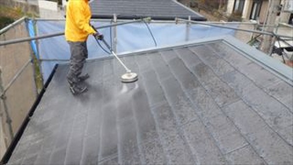 神戸市垂水区T様邸　外壁塗装・屋根塗装工事　外壁と屋根の高圧洗浄サムネイル