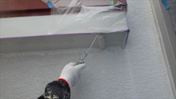 神戸市垂水区　H様邸外壁屋根塗装工事　軒と外壁の上塗りサムネイル