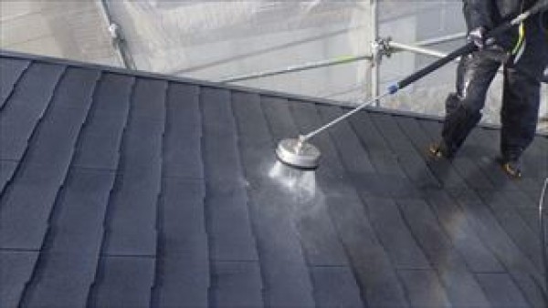 神戸市垂水区　H様邸外壁屋根塗装工事　外壁と屋根の高圧洗浄サムネイル