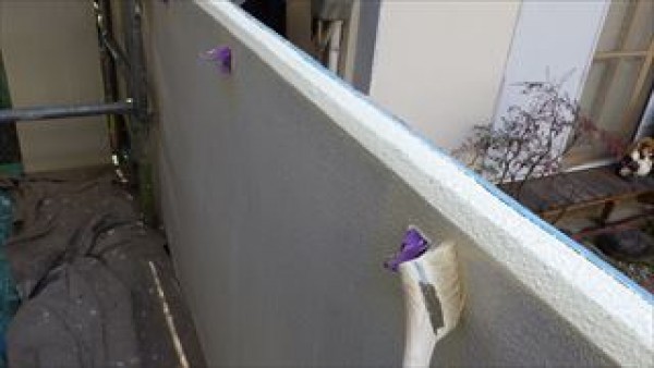 神戸市垂水区　H様邸外壁屋根塗装工事　塀の上塗りと清掃手直しサムネイル