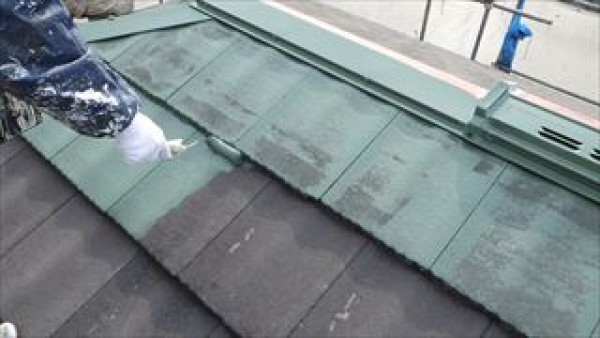 神戸市西区　T様邸　外壁塗装屋根塗装工事　屋根の上塗り1回目サムネイル