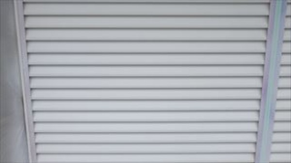 神戸市西区　N様邸　外壁塗装屋根塗装工事　雨戸の塗り替えとﾍﾞﾗﾝﾀﾞ土間防水サムネイル