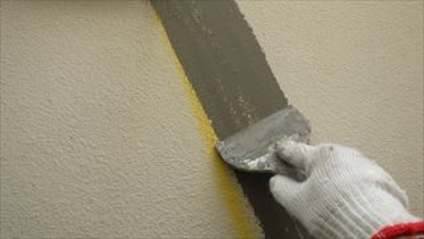 神戸市垂水区　K様邸　外壁塗装・屋根塗装工事　樹脂モルタル補修と鉄部下塗りサムネイル