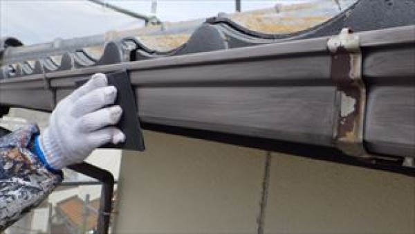 神戸市垂水区　M様邸　外壁塗装・屋根塗装工事　鉄部のｹﾚﾝと錆止めサムネイル