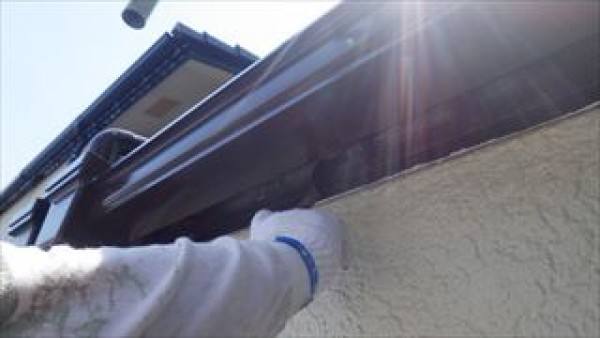 神戸市西区　N様邸　外壁塗装屋根塗装工事　付帯部と屋根の上塗り2回目サムネイル