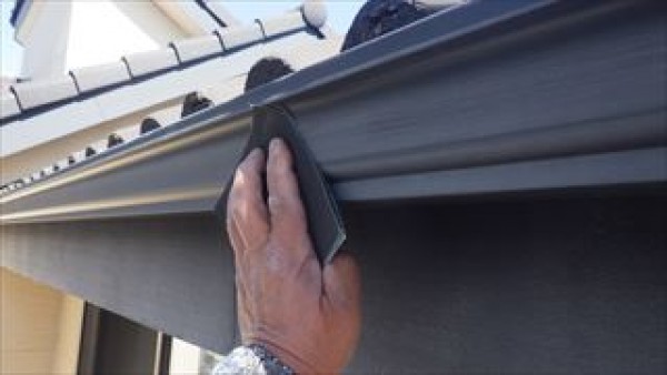神戸市垂水区　T様邸　外壁塗装・屋根塗装工事　各所のケレンと外壁と屋根の高圧洗浄サムネイル