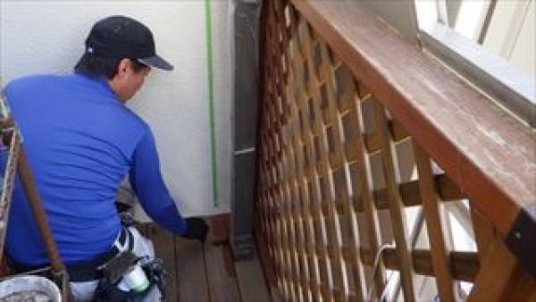 神戸市垂水区　N様邸　外壁塗装・屋根塗装工事　各所の清掃と手直し・ｳｯﾄﾞﾃﾞｯｷの塗装サムネイル