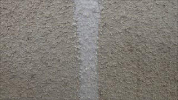 神戸市垂水区　NH様邸外壁屋根塗装工事　外壁の下地補修と鉄部の下塗りサムネイル
