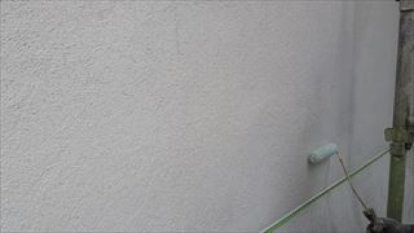 神戸市西区　NW様邸　外壁塗装工事　外壁中塗り１ほかサムネイル