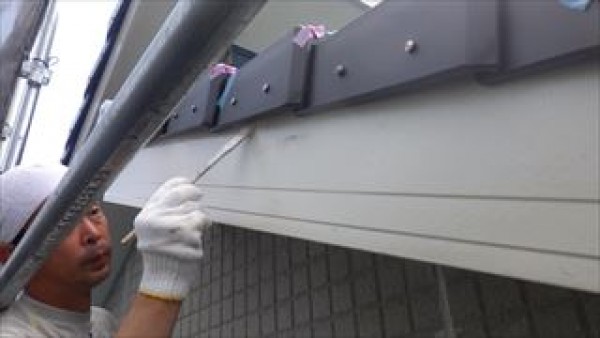 神戸市垂水区　KN様邸　外壁塗装工事　付帯部の上塗り1回目サムネイル