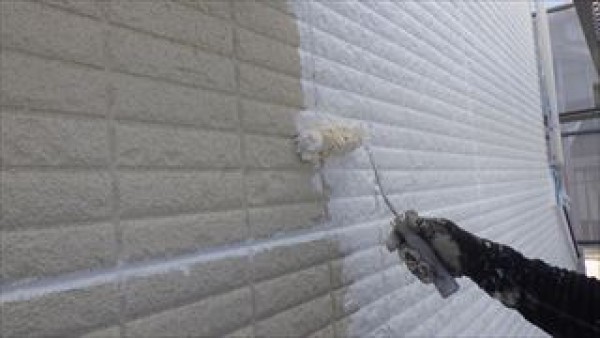 神戸市垂水区　KR様邸　外壁塗装屋根塗装工事　外壁下塗りとｶﾞｲﾅ上塗り1回目と屋根の塗装サムネイル