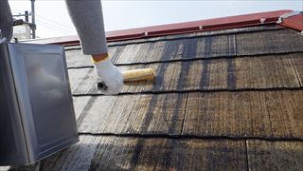 神戸市垂水区　MU様邸　外壁塗装・屋根塗装工事　屋根の下塗りと下地調整ほかサムネイル