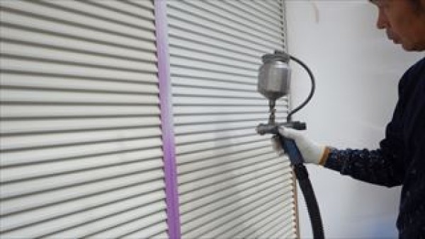 神戸市北区　SK様邸　外壁塗装工事　雨戸の塗り替えとﾍﾞﾗﾝﾀﾞ土間のﾄｯﾌﾟｺｰﾄ塗りサムネイル