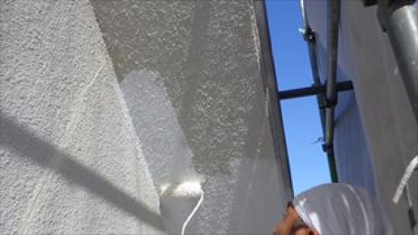 神戸市垂水区　MU様邸　外壁塗装・屋根塗装工事　東面外壁の下塗りサムネイル