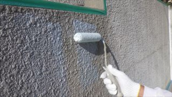 神戸市垂水区　MU様邸　外壁塗装・屋根塗装工事　東面外壁の上塗りと塀の塗装サムネイル