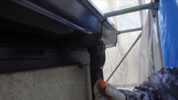 神戸市垂水区　SK様邸　外壁塗装・屋根塗装工事　下地処理と付帯部上塗りサムネイル