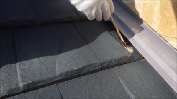 神戸市垂水区　HS様邸　外壁塗装屋根塗装工事　ベランダ土間の下塗りと屋根のクリヤー塗装サムネイル