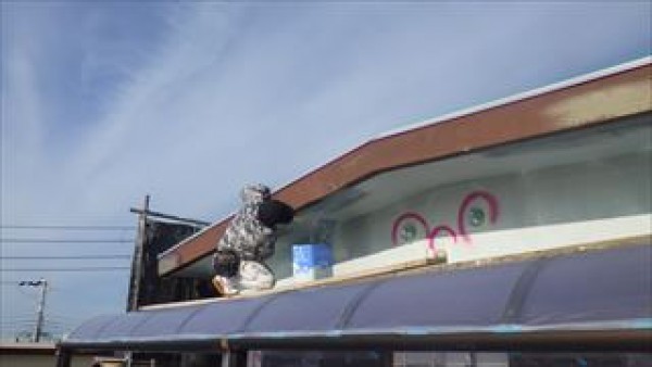 神戸市垂水区　KY様邸　外壁塗装・屋上防水工事　補修跡の肌合わせと2階外壁の下塗りサムネイル