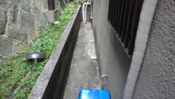 神戸市垂水区　YK様邸　外壁塗装・樋交換工事　先行土間洗浄サムネイル