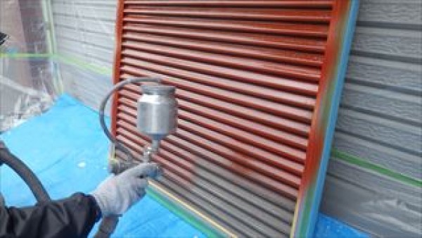 神戸市垂水区　YK様邸　外壁塗装・樋交換工事　補修跡肌合わせと雨戸の塗り替えほかサムネイル