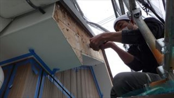 神戸市垂水区　YT様邸　外壁塗装屋根塗装工事　下地補修と各所下塗りサムネイル