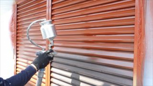 神戸市北区　MI様邸　外壁塗装工事　雨戸の塗り替えほかサムネイル