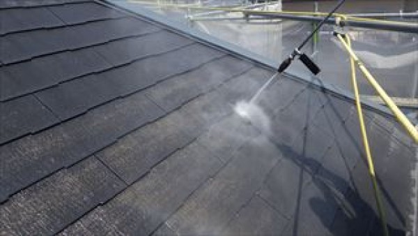 神戸市垂水区　U様邸　外壁塗装・屋根塗装工事　外壁と屋根の高圧洗浄サムネイル