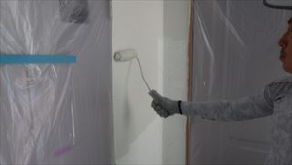神戸市垂水区　GHM改修塗装工事　階段室内壁塗装　壁の上塗りほかサムネイル