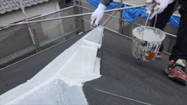 神戸市垂水区KM様邸　外壁塗装屋根塗装工事　屋根の下塗りと上塗り1回目サムネイル