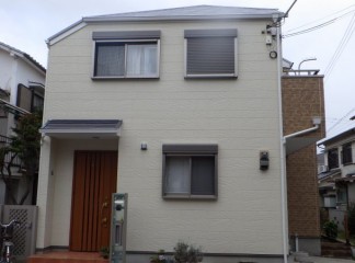 外壁に苔が生えていたので塗り替え後には生えてこないよう防藻+で塗り替えました　神戸市垂水区KM様邸　外壁屋根塗装工事サムネイル