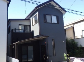 3色のサイディングだったところを元々の色から大きく替えて塗り替えました　神戸市垂水区KD様邸サムネイル