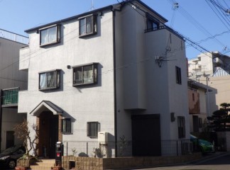 一部狭所の3階建て住宅の塗り替え　神戸市灘区サムネイル