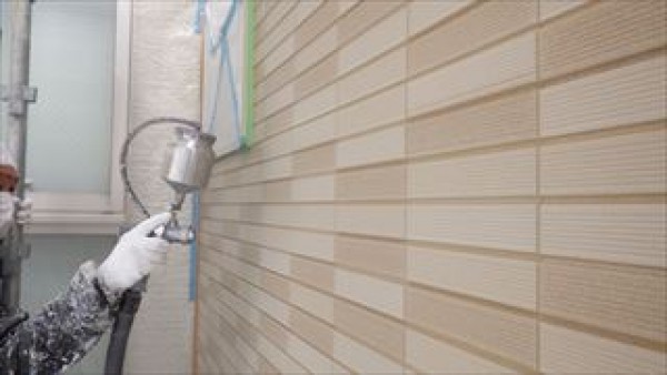 サイディング用クリヤー塗装と西面北面の外壁下塗り　神戸市垂水区IM様邸塗装工事サムネイル