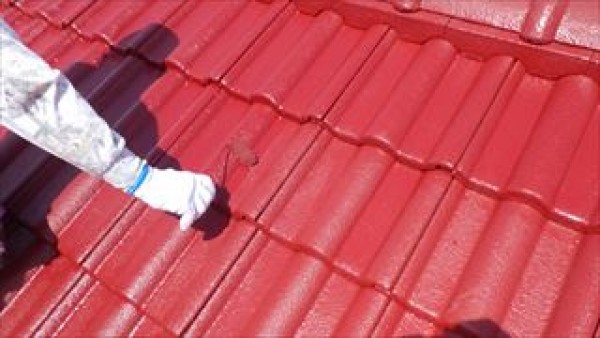 追加注文した屋根の塗料が入り、屋根を仕上げます　神戸市垂水区HK様邸サムネイル