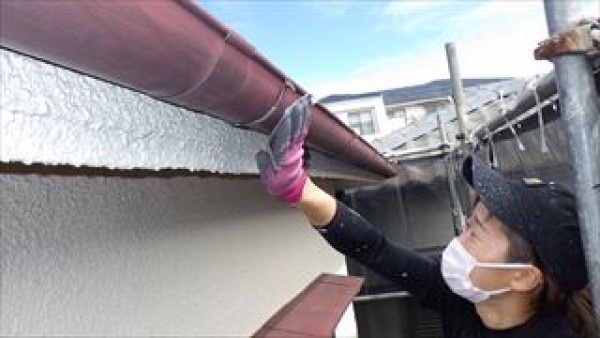 鉄部などのケレンと外壁屋根の高圧洗浄　神戸市垂水区KM様邸塗装工事サムネイル