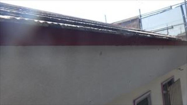 鉄部の錆止めと屋根の縁切り　神戸市垂水区MT様邸塗装工事サムネイル