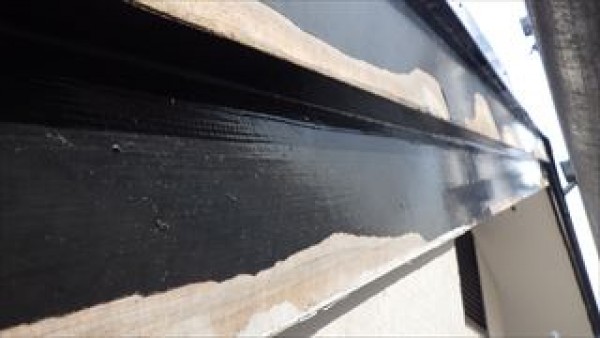 塗膜の剥がれた木製破風に板金カバーを取り付けます　神戸垂水区板金工事サムネイル