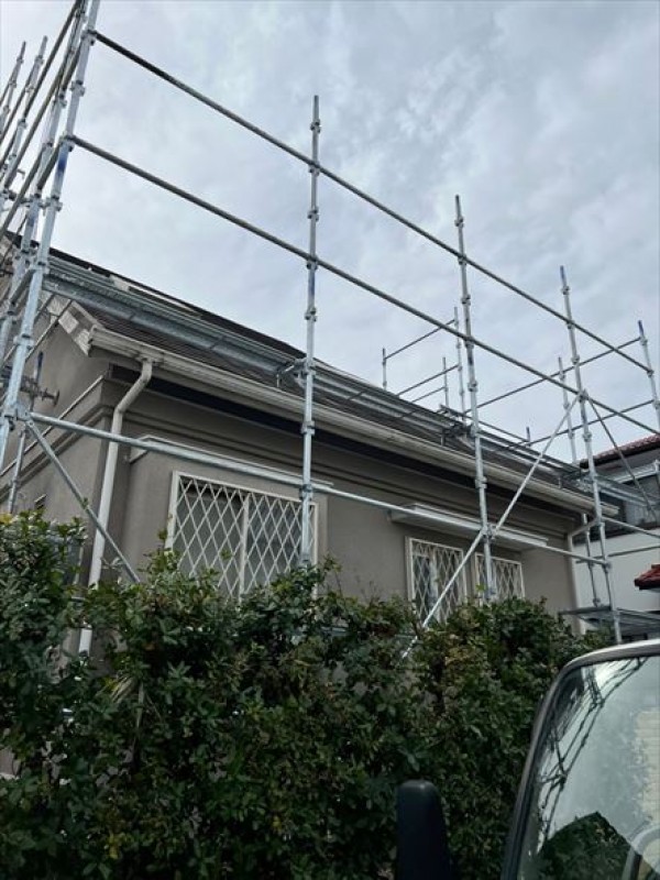 勾配が急な屋根の塗り替えには足場が必要です　神戸市Ｄ様邸塗装工事サムネイル